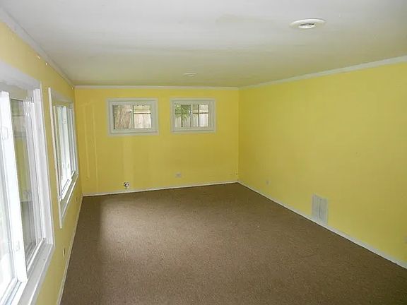 4th image of 933 Lindenwood Dr