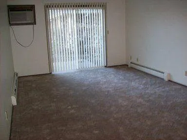 Colony Court Apartments — Photo 5