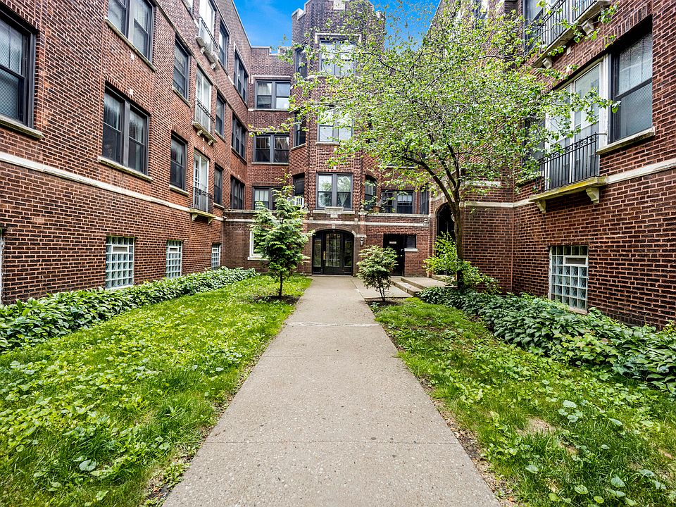 1st image of 1239 W Greenleaf Ave #3S