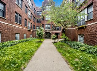 1239 W Greenleaf Ave #3S, Chicago, IL 60626
