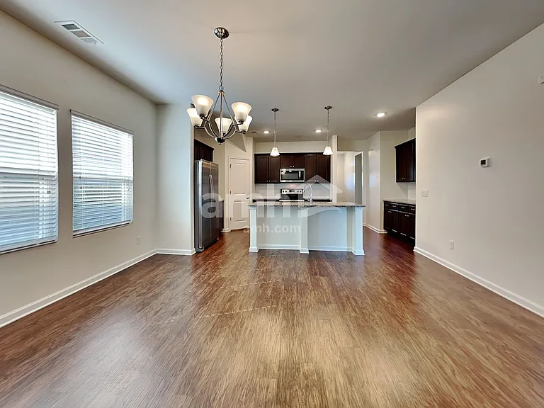 321 Crabapple Cir — Photo 5