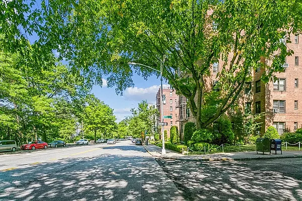 Rented by Brooklyn Property Group LLC | media 10