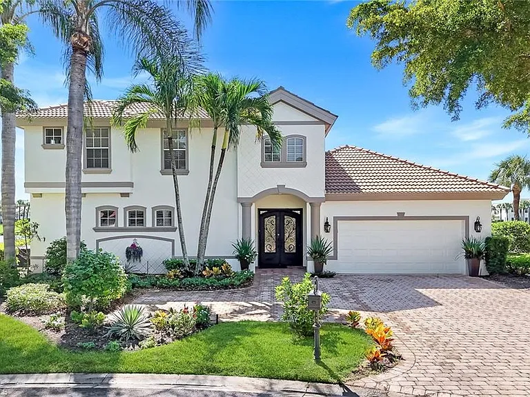22660 Fairlawn Ct — Photo 4