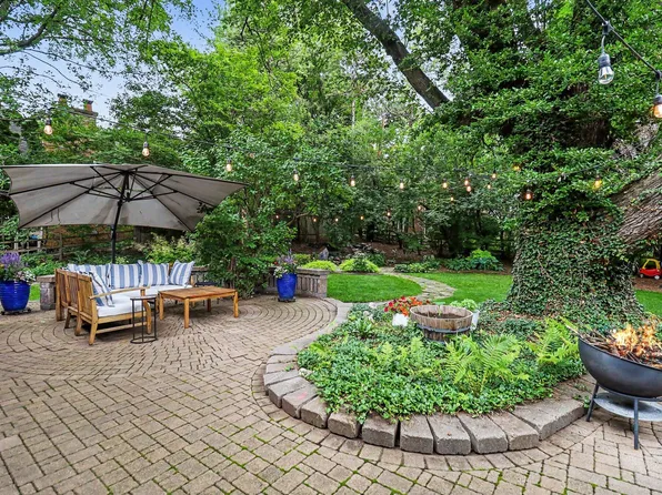 2411 Londonderry Rd, Ann Arbor, MI 48104