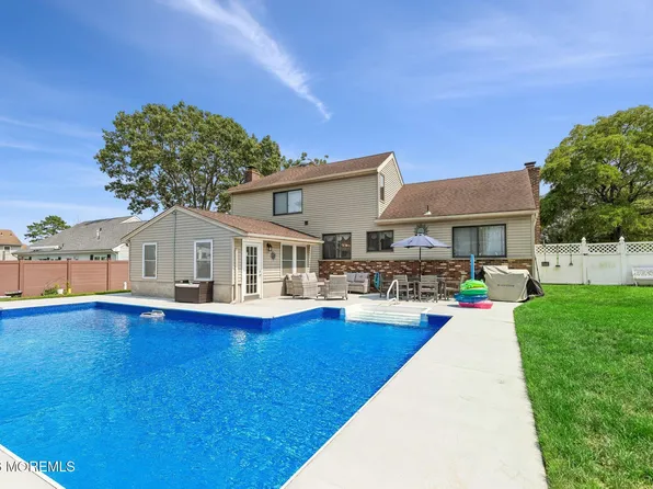1100 Carlow Drive, Toms River, NJ 08753