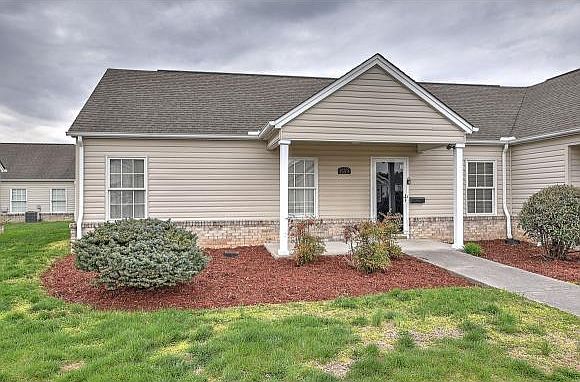 1st image of 1559 Pine Cone Cir