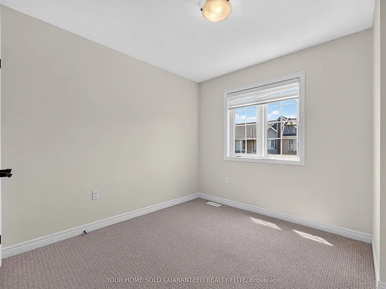 114 Dunrobin Ln — Photo 22