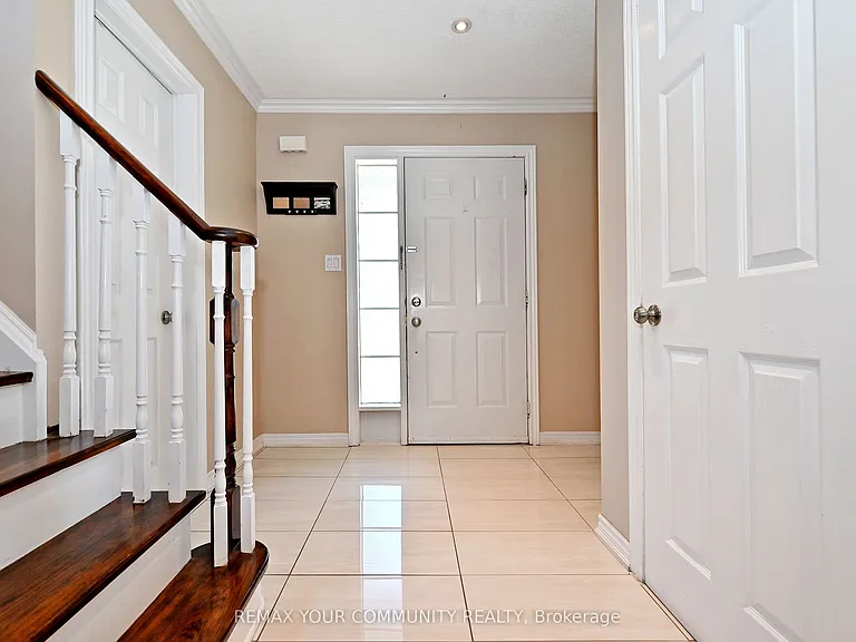 73 Laurendale Ave — Photo 3