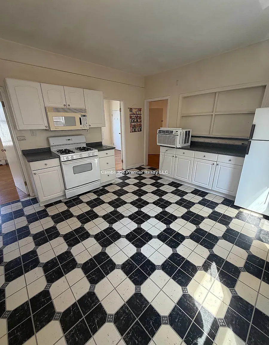 3 bed, 1350 sqft, $3,000 — Photo 1