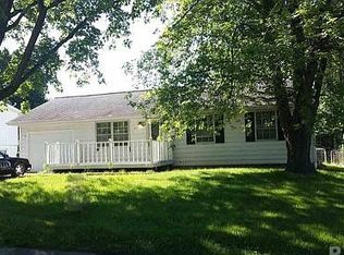 2235 E Linnhill Ln, Washington, IL 61571