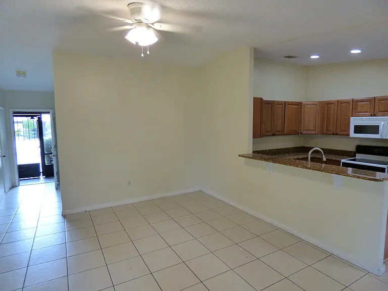 3122 Lorry Ln — Photo 2