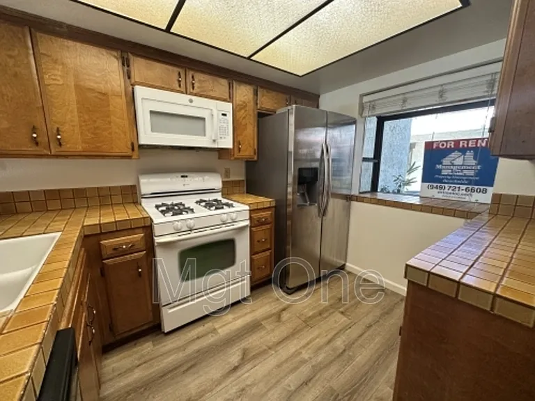 235 Oahu Way — Photo 2