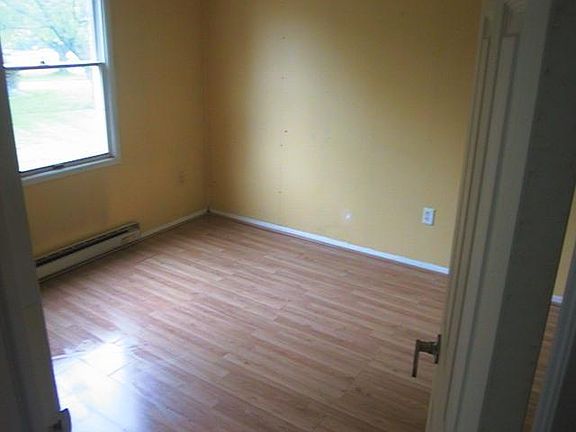 5th image of 64 Thistlewood Ln