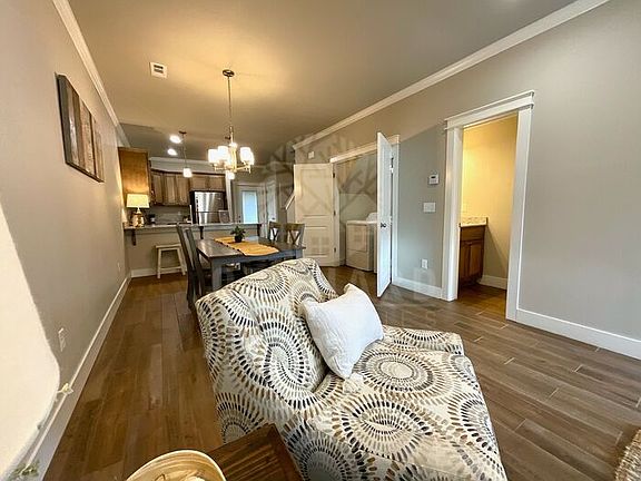 4th image of 1801 E Brookview Dr