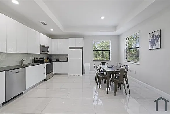 674 Windermere Dr