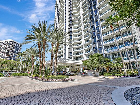 4th image of 21205 Yacht Club Drive #1109