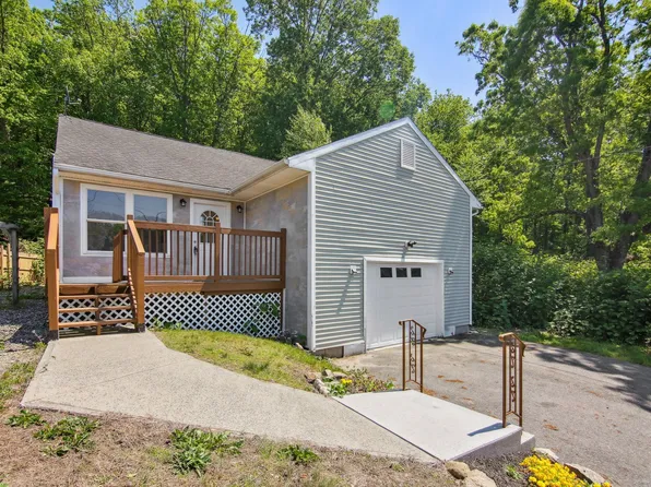 988 Pearl Lake Road, Waterbury, CT 06706