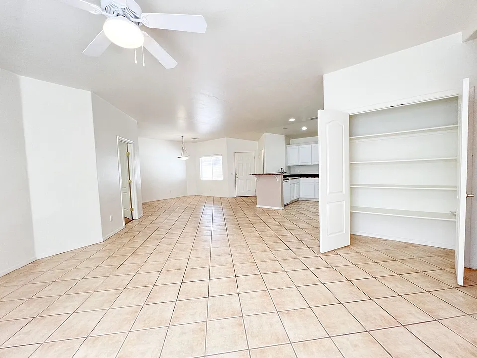 4964 E Catalina Ct