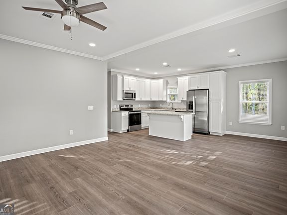 3rd image of 16 Pear St