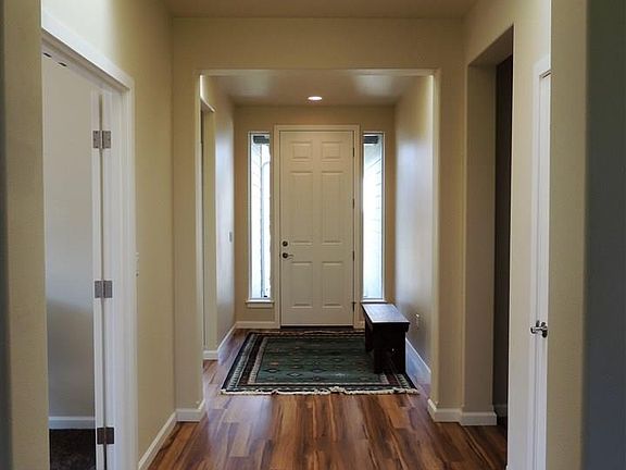 2nd image of 130 E Lobelia Dr