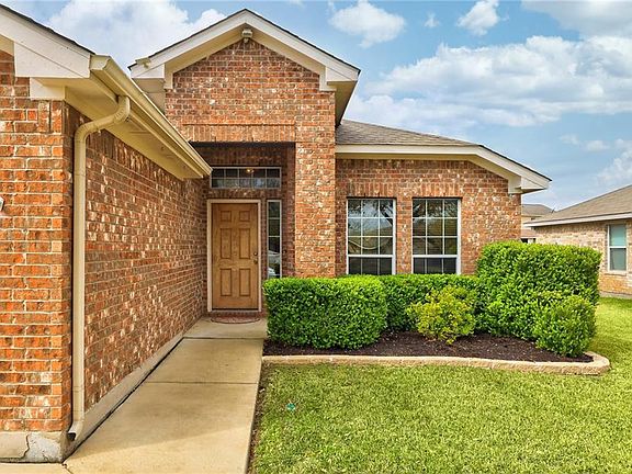 5th image of 203 S Treasure Oaks Dr