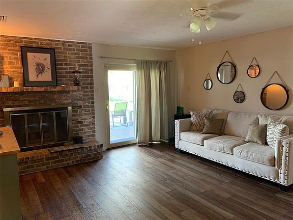 3rd image of 2739 Hollandale Ln