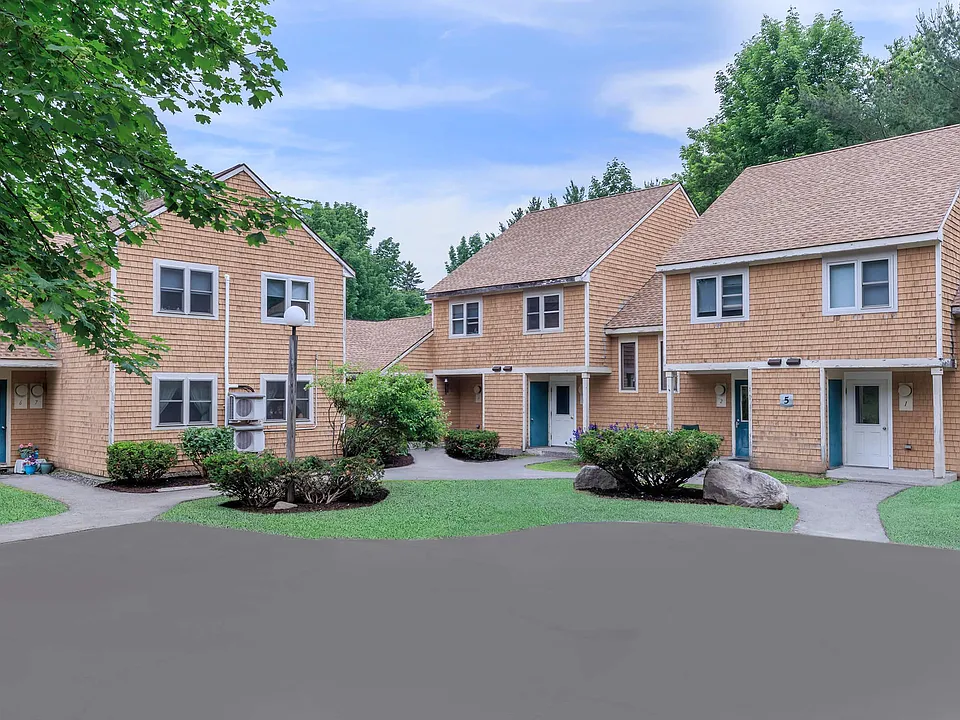 15 Country Meadows Ln