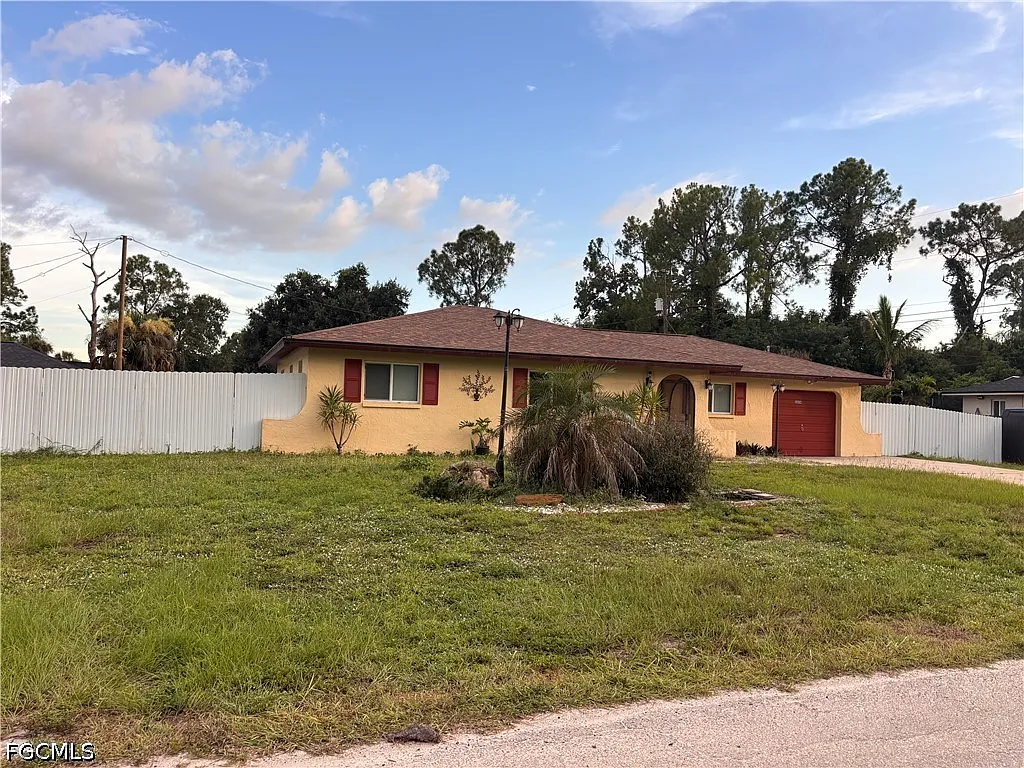 3 bed, 2.0 bath, 1275 sqft, $1,900 — Photo 2