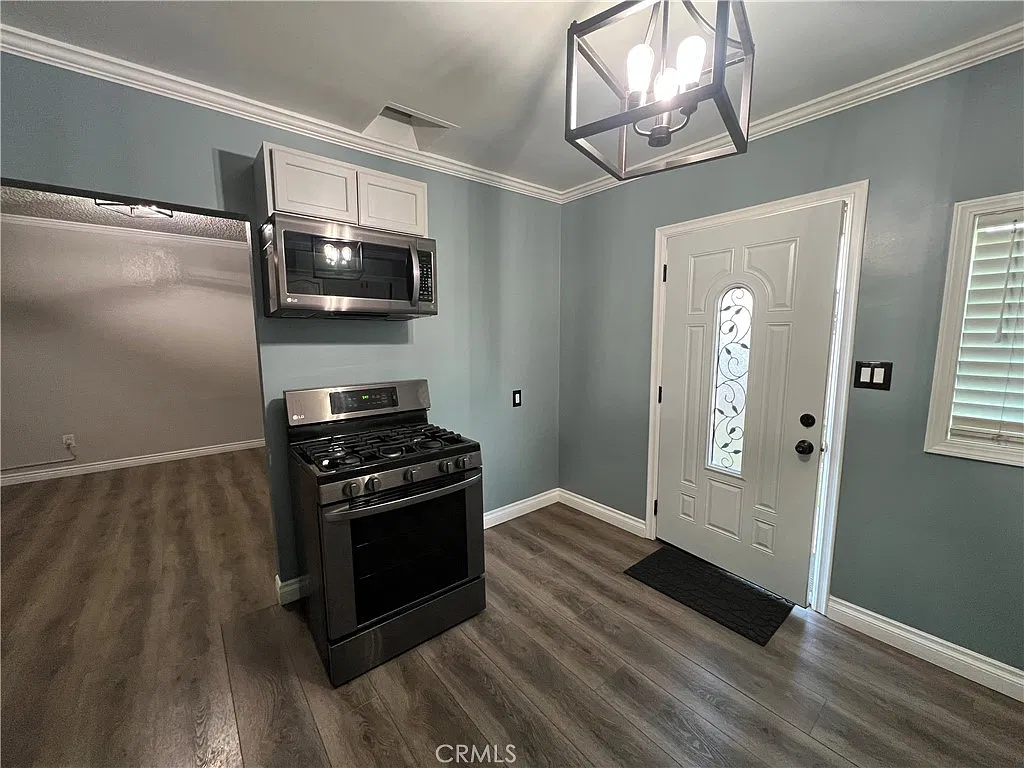 2 bed, 750 sqft, $2,300 — Photo 4