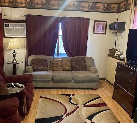 5th image of 781 York Ave