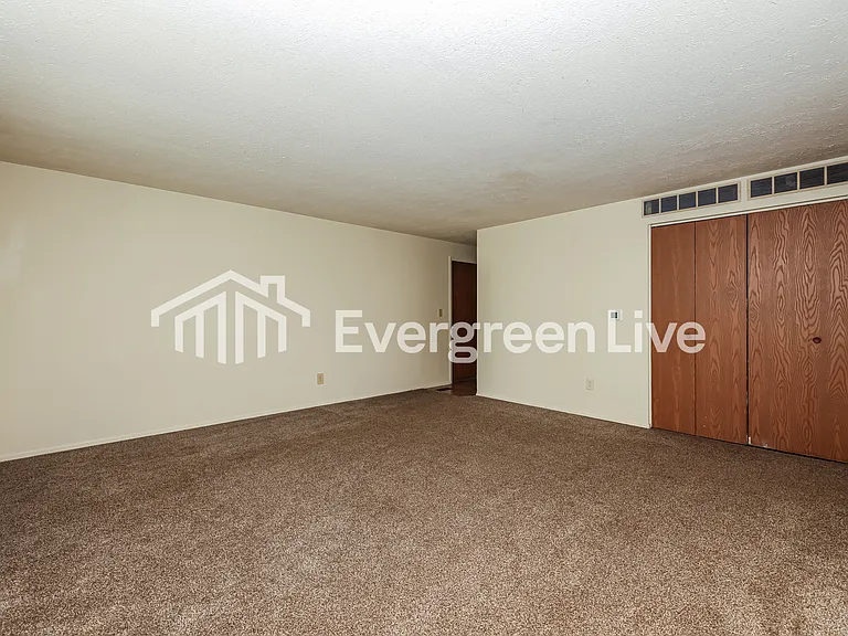 6240 Greenfield Way — Photo 3