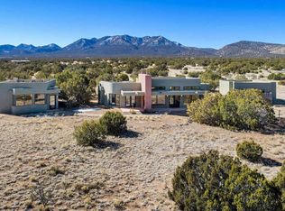 61 Zapatos De Oro, Cerrillos, NM 87010