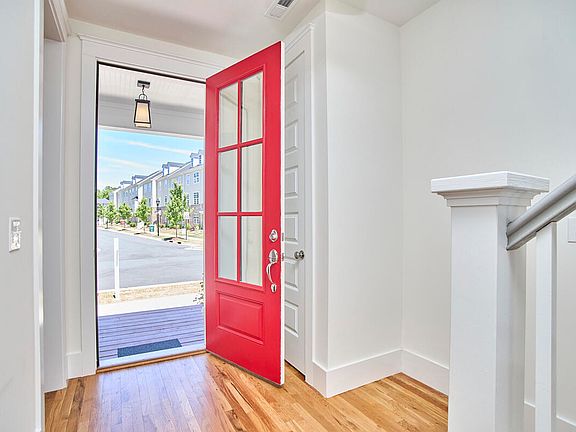 5th image of 1003 Whitehall Cir