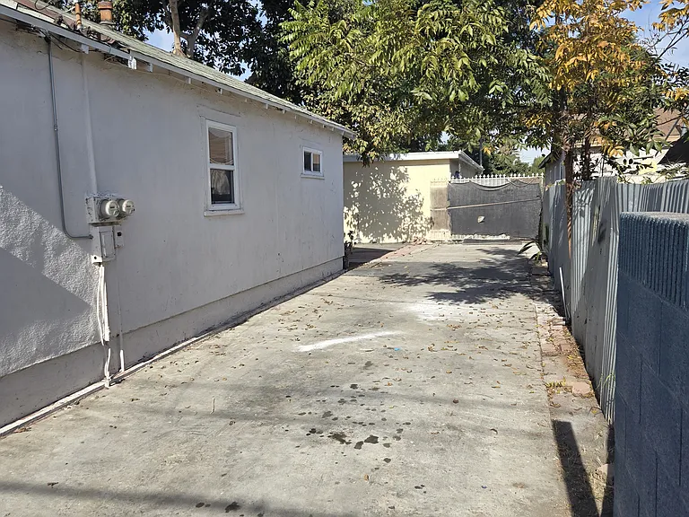 1234 E 87th St — Photo 11