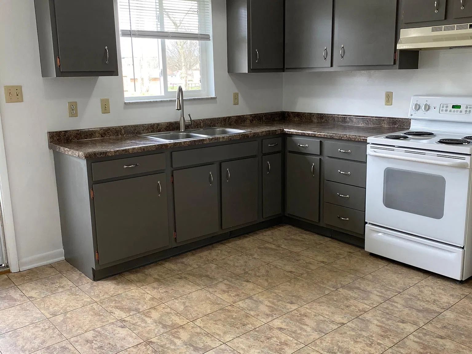 74 Gloria Ave — Photo 1