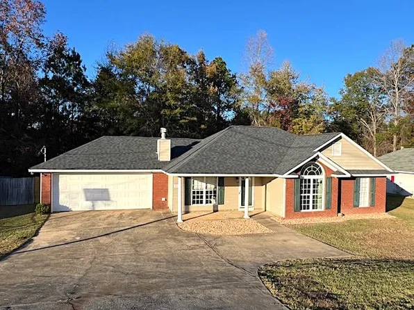 24 Redwood Dr, Phenix City, AL 36869