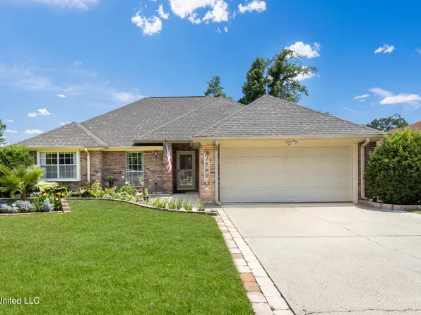 1049 Pine St, Gulfport, MS 39507