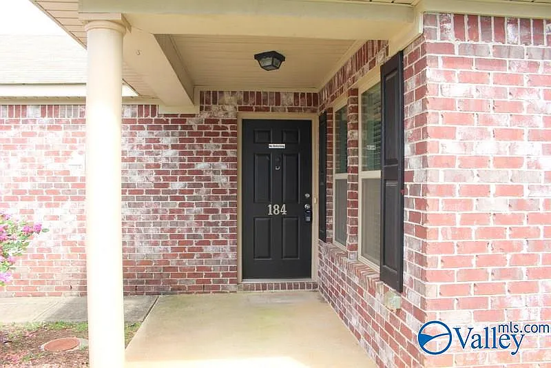 3 bed, 2.0 bath, 1317 sqft, $1,695 — Photo 3