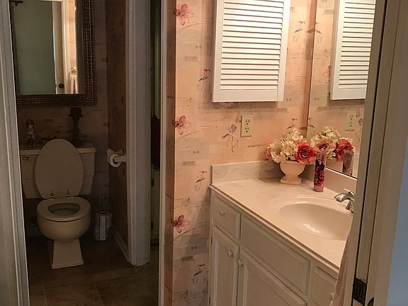 3rd image of 5698 Longwood St