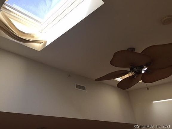 2nd image of 831 Chapel St APT 2