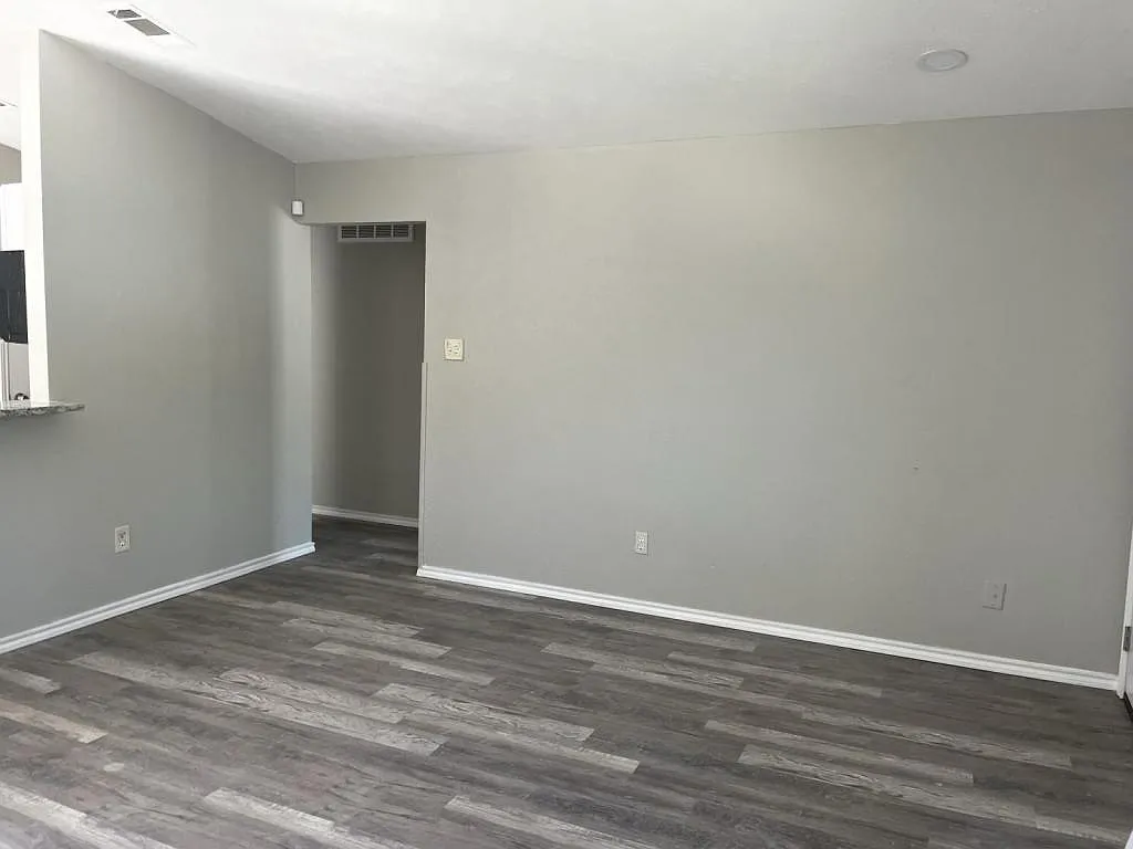 9904 Cedar Mountain Cir — Photo 2