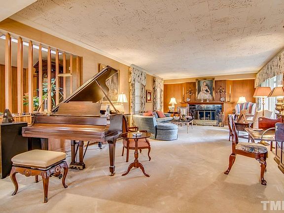 5th image of 73 Beverly Dr