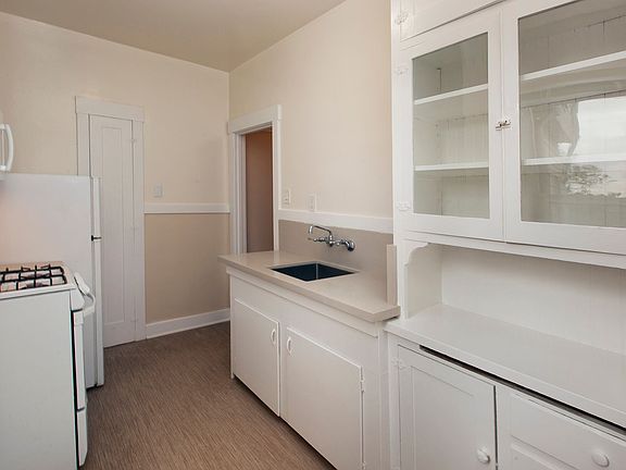 4th image of 2563 Clay St APT 3