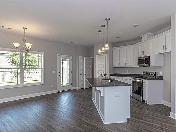 5th image of 10 Vineyard Dr