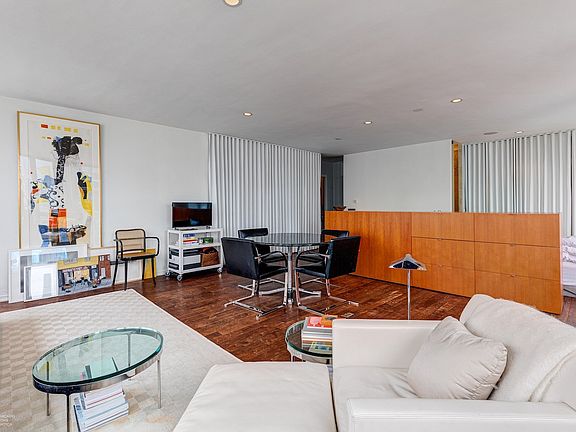 5th image of 880 N Lake Shore Dr APT 20H