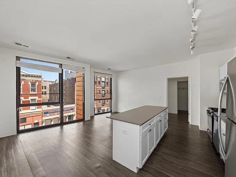 831 N Milwaukee Ave #501 — Photo 5