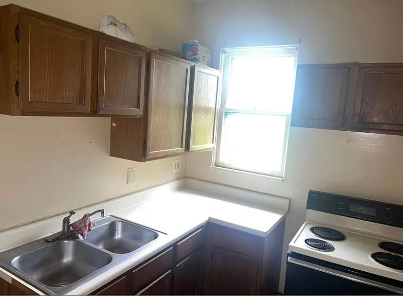 1st image of 1034 Fairbanks St