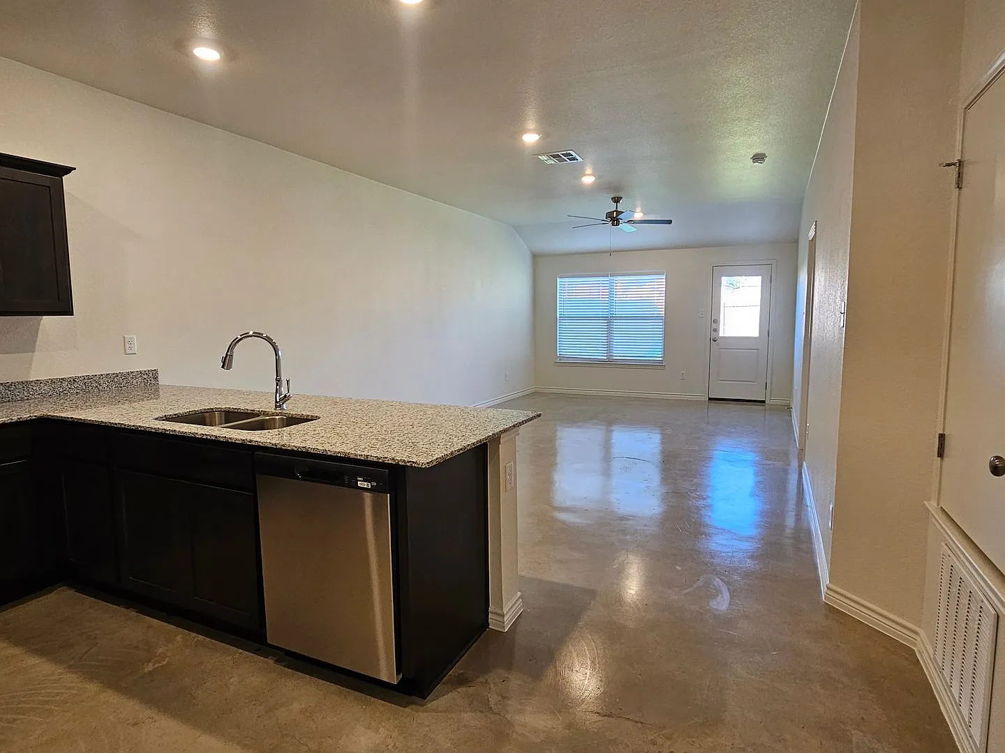 1262 Lehmann Dr — Photo 3