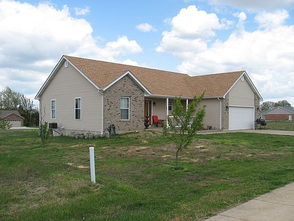 3rd image of 107 Woodbury Ln