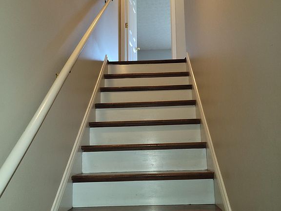 3rd image of 109 Florence Ct
